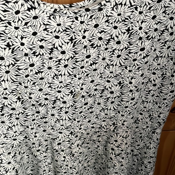 AÉROPOSTALE Black & White Flower Print Short Sleeve Dress Size Large - Picture 2 of 5